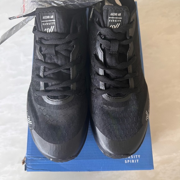 NIB Varsity Ascend 2.0 Cheerleading shoes - Picture 3 of 5